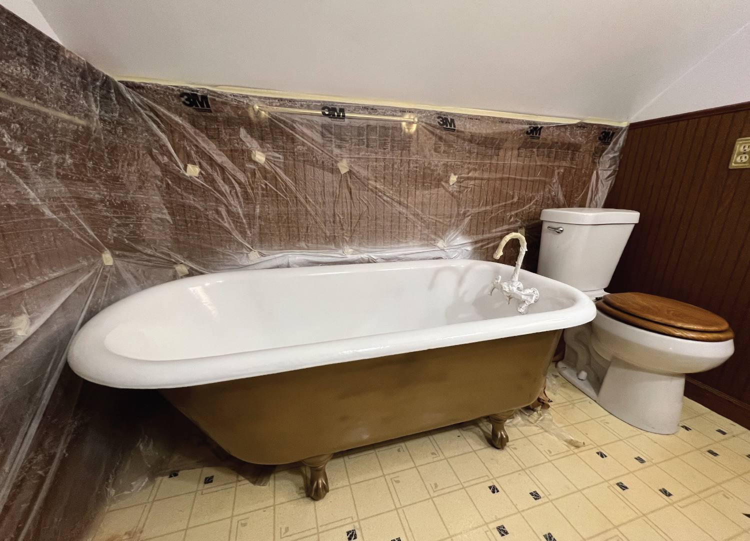 Clawfoot Tub Refinishing before and after