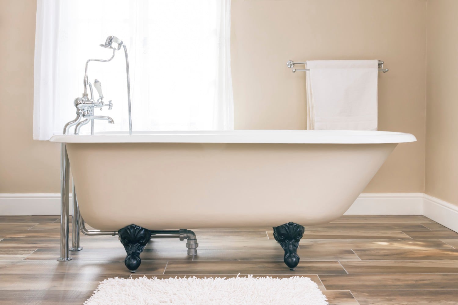 Why do people like clawfoot tubs?