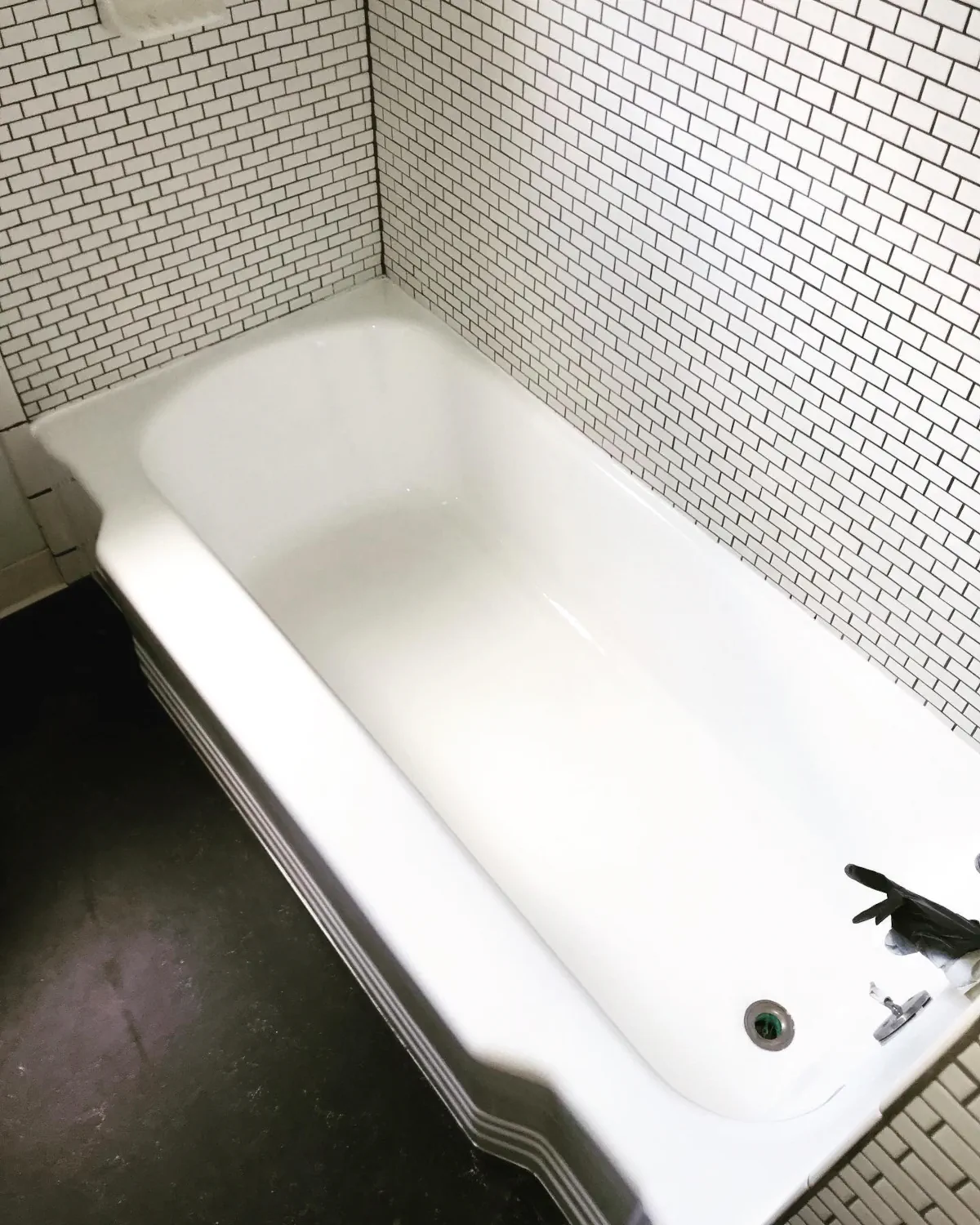 Tub Refinishing before and after
