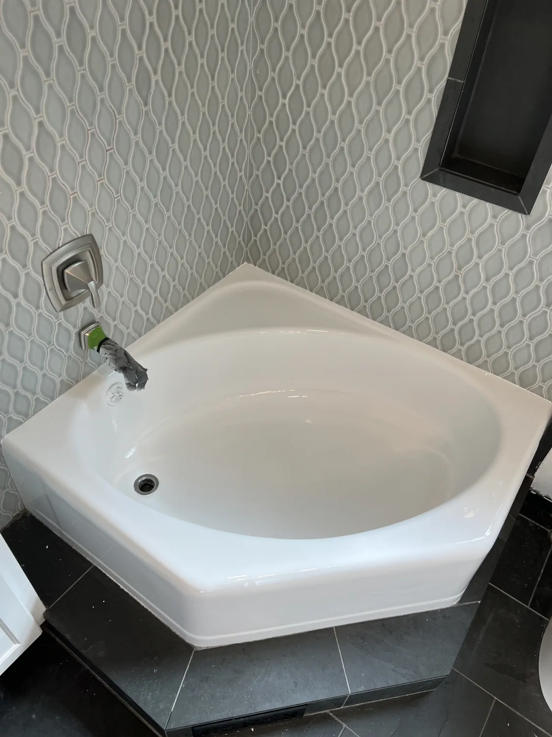 Tub Refinishing before and after