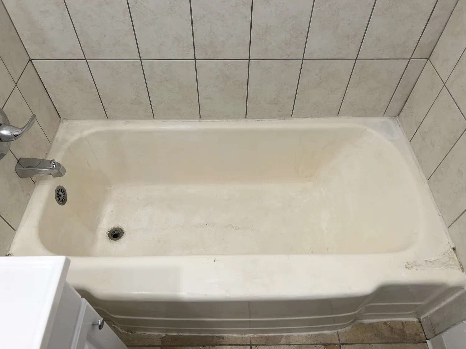 Tub Refinishing before and after