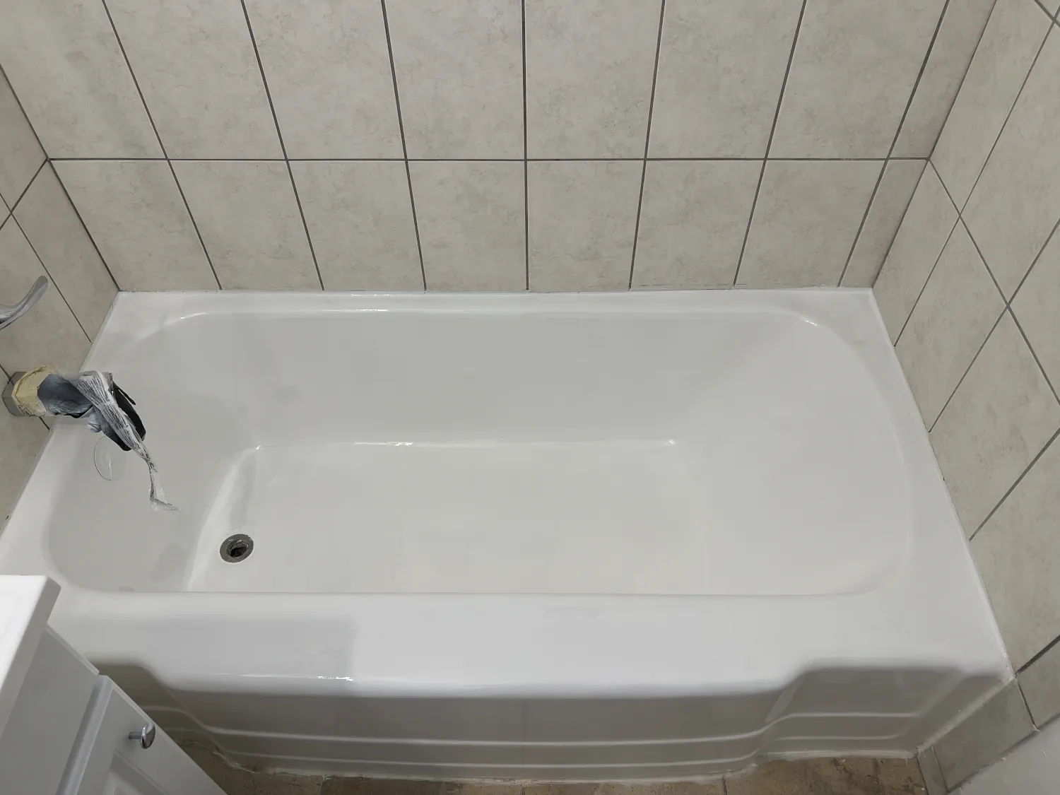 Tub Refinishing before and after