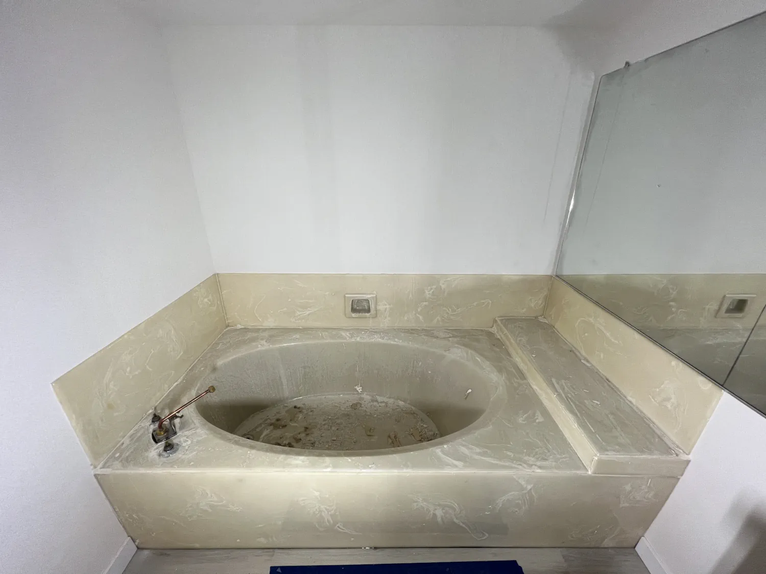 Tub Refinishing before and after