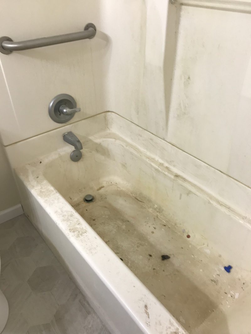 Portland OR Tub Refinishing Before Picture